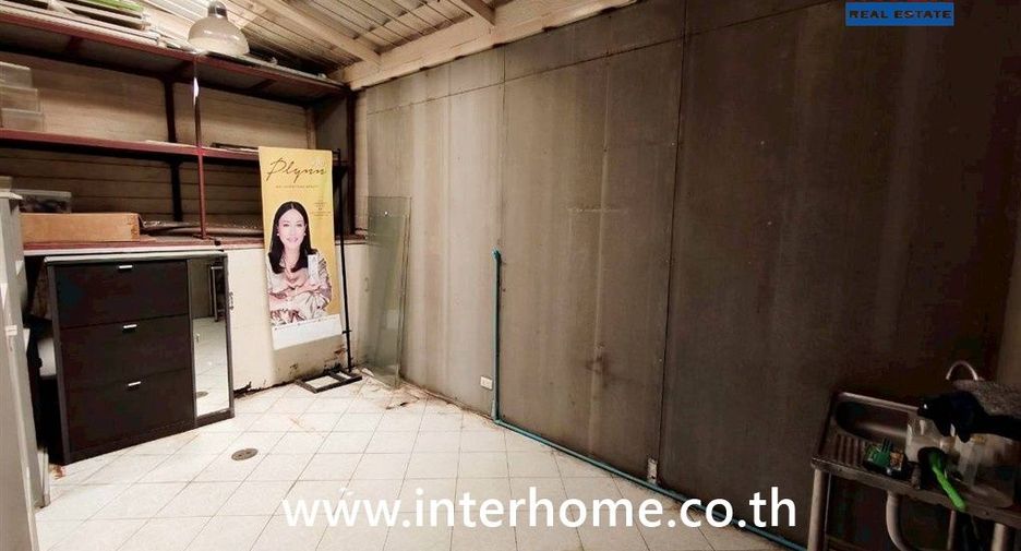 For sale 4 bedrooms townhouse in Chatuchak, Bangkok