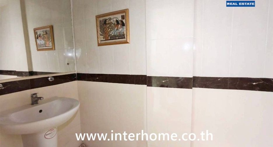 For sale 4 bedrooms townhouse in Chatuchak, Bangkok
