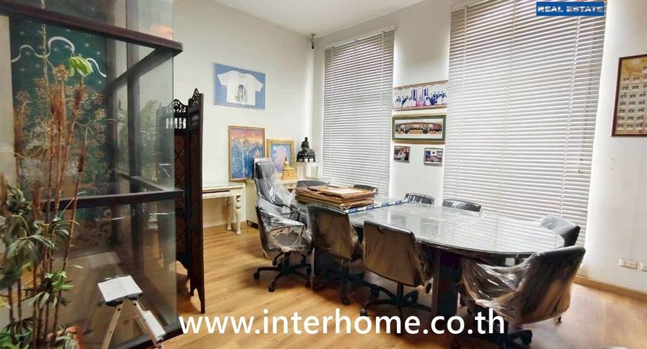For sale 4 bedrooms townhouse in Chatuchak, Bangkok