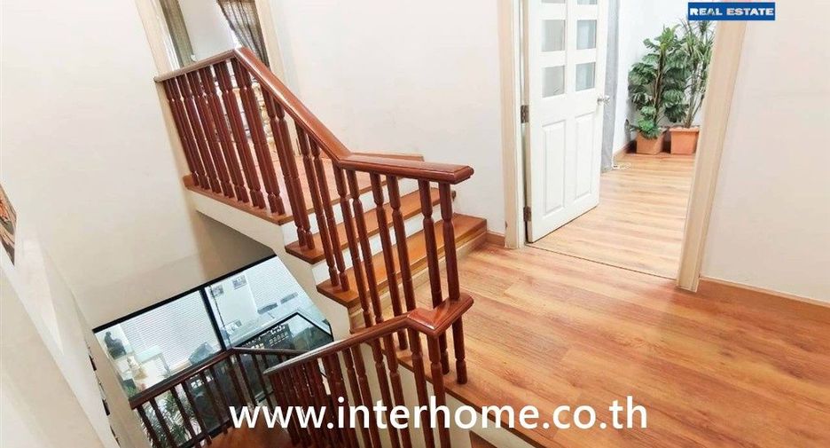 For sale 4 bedrooms townhouse in Chatuchak, Bangkok