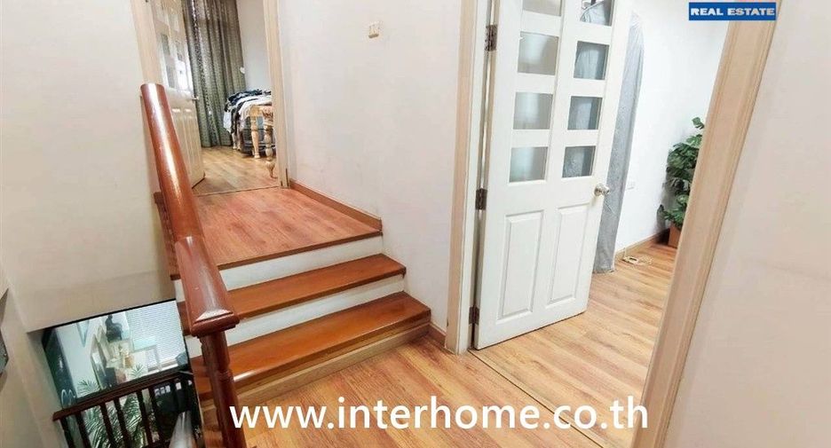 For sale 4 bedrooms townhouse in Chatuchak, Bangkok