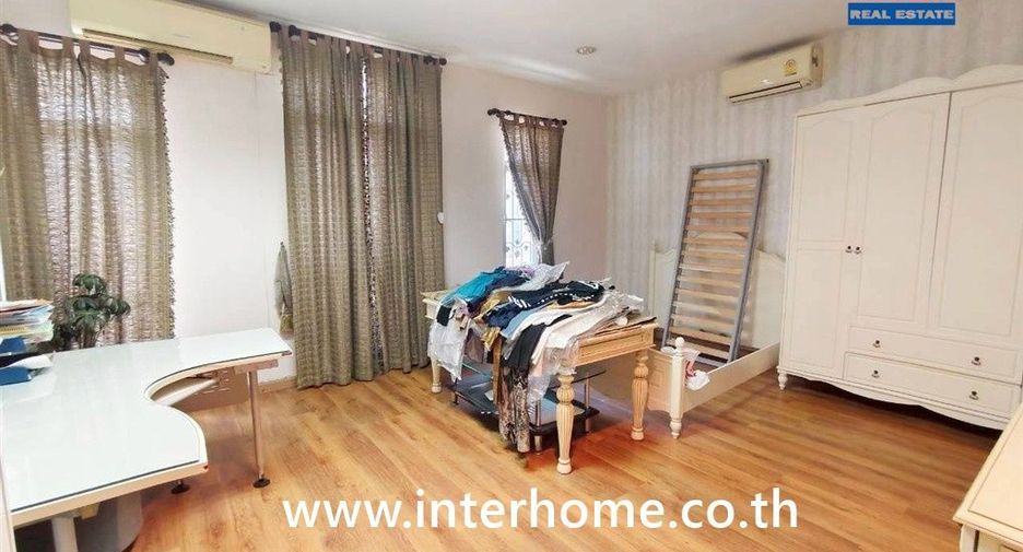 For sale 4 bedrooms townhouse in Chatuchak, Bangkok