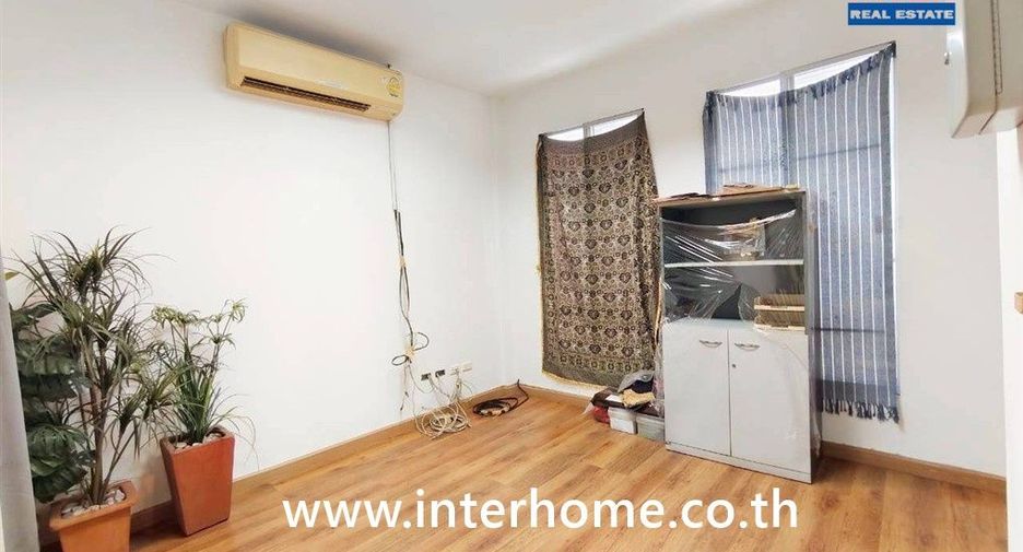 For sale 4 bedrooms townhouse in Chatuchak, Bangkok
