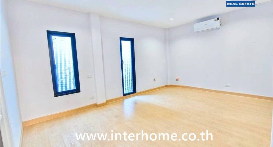 À vendre 5 chambres maison à Don Mueang, Bangkok