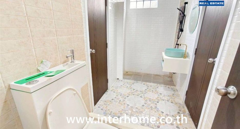 À vendre 5 chambres maison à Don Mueang, Bangkok