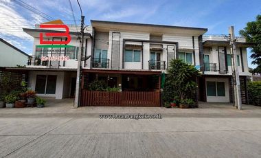 Casa adosada en venta de 3 habitaciones en Thung Khru, Bangkok