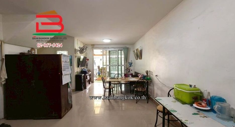 Casa adosada en venta de 3 habitaciones en Thung Khru, Bangkok