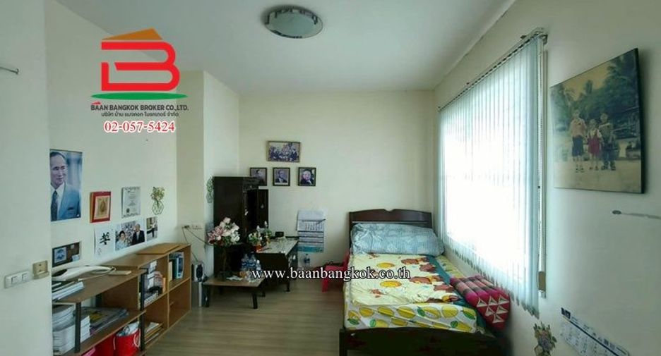 Casa adosada en venta de 3 habitaciones en Thung Khru, Bangkok