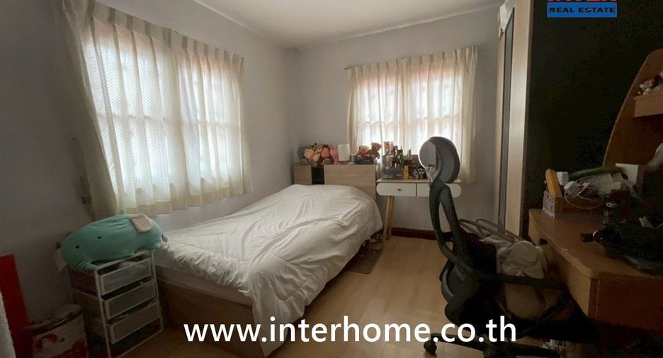 For sale 3 bedrooms house in Bang Kapi, Bangkok