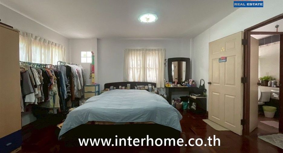 For sale 3 bedrooms house in Bang Kapi, Bangkok