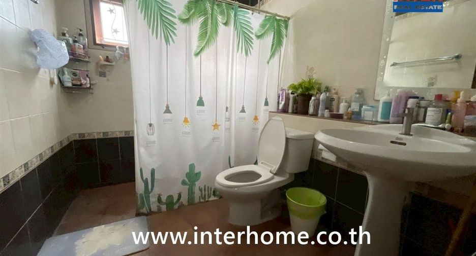 For sale 3 bedrooms house in Bang Kapi, Bangkok