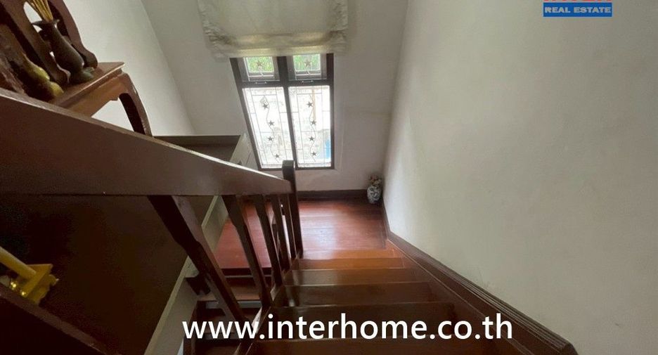 For sale 3 bedrooms house in Bang Kapi, Bangkok