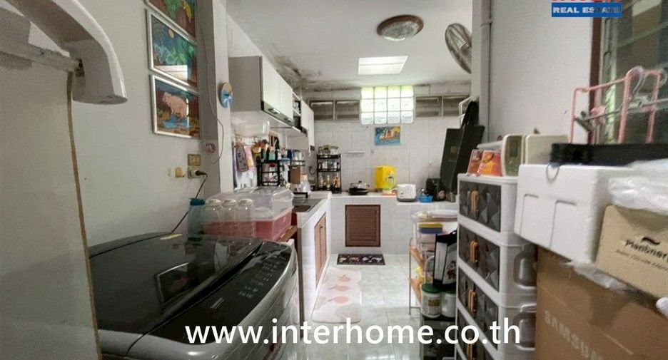 For sale 3 bedrooms house in Bang Kapi, Bangkok
