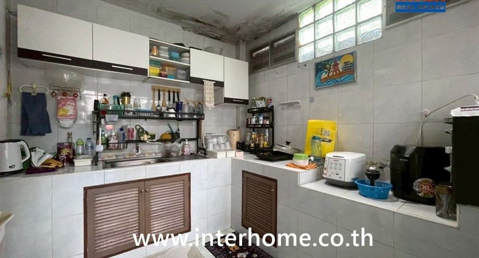 For sale 3 bedrooms house in Bang Kapi, Bangkok