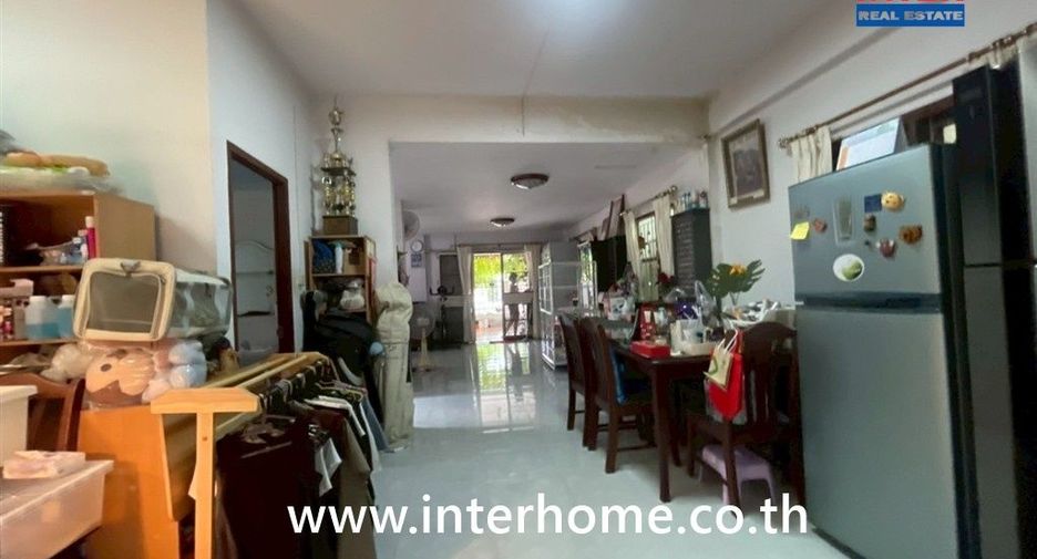 For sale 3 bedrooms house in Bang Kapi, Bangkok