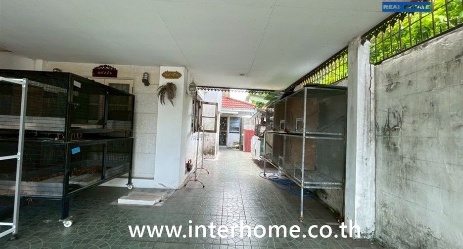 For sale 3 bedrooms house in Bang Kapi, Bangkok
