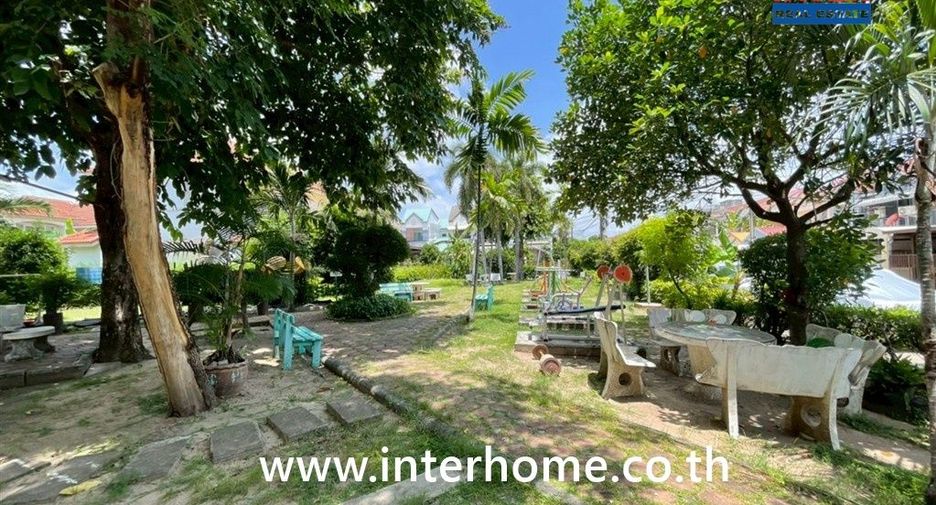 For sale 3 bedrooms house in Bang Kapi, Bangkok