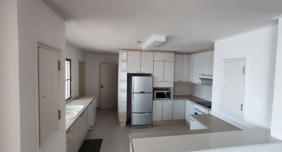 For rent 4 ベッドルーム house in Bang Lamung, Chonburi