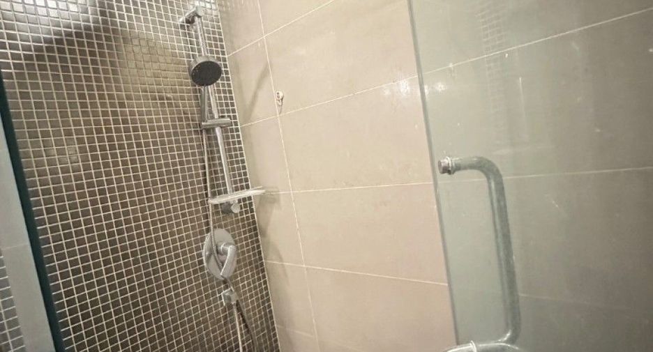À vendre 1 chambre condo à Huai Khwang, Bangkok