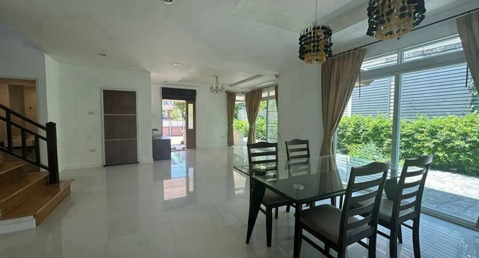 Casa en alquiler de 3 habitaciones en Si Racha, Chonburi