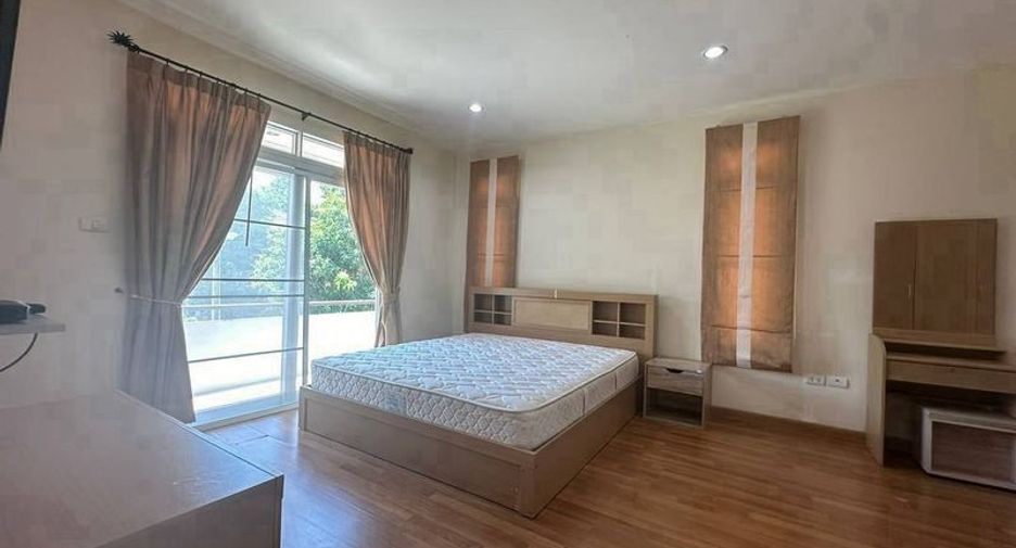 Casa en alquiler de 3 habitaciones en Si Racha, Chonburi