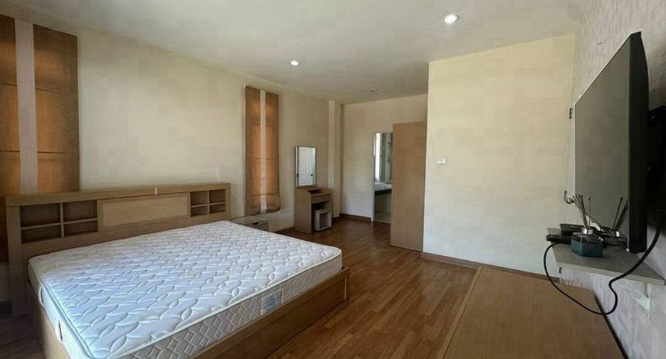 Casa en alquiler de 3 habitaciones en Si Racha, Chonburi