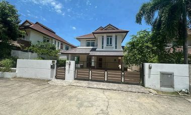 Casa en alquiler de 3 habitaciones en Si Racha, Chonburi