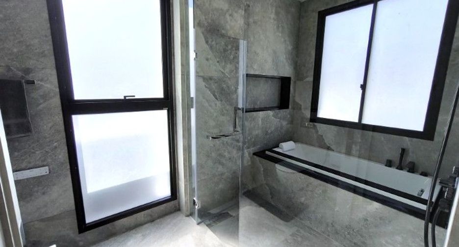 For sale 5 bedrooms house in Suan Luang, Bangkok