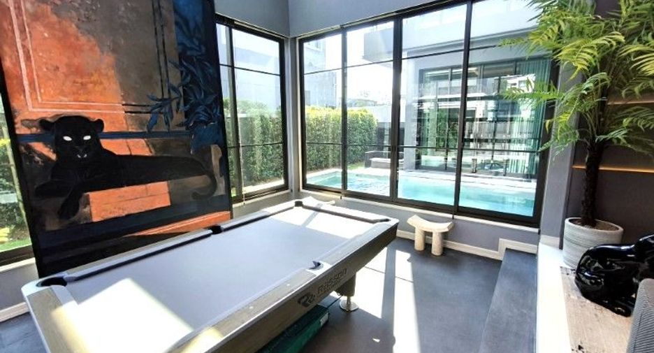 For sale 5 bedrooms house in Suan Luang, Bangkok