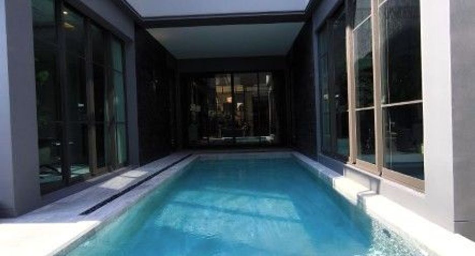 For sale 5 bedrooms house in Suan Luang, Bangkok