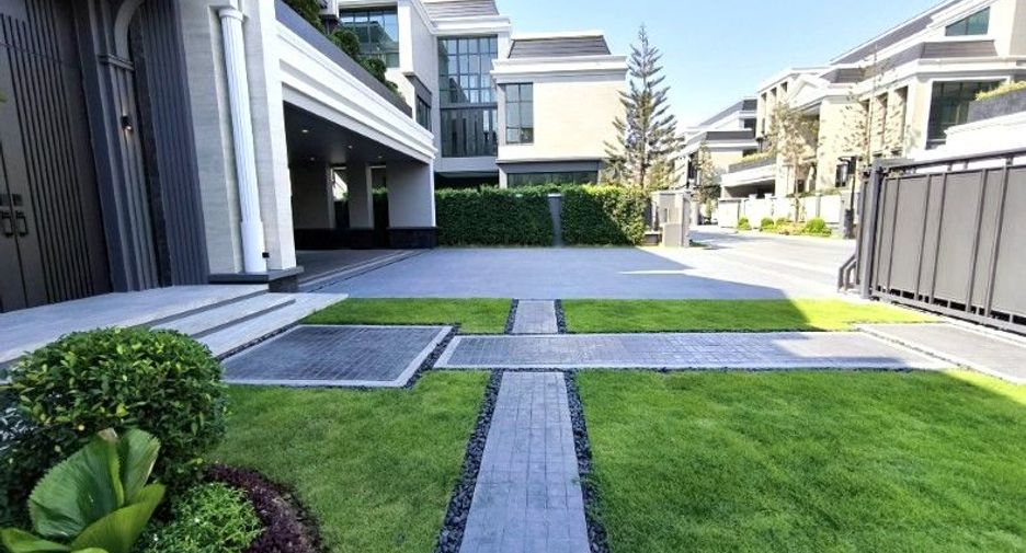 For sale 5 bedrooms house in Suan Luang, Bangkok
