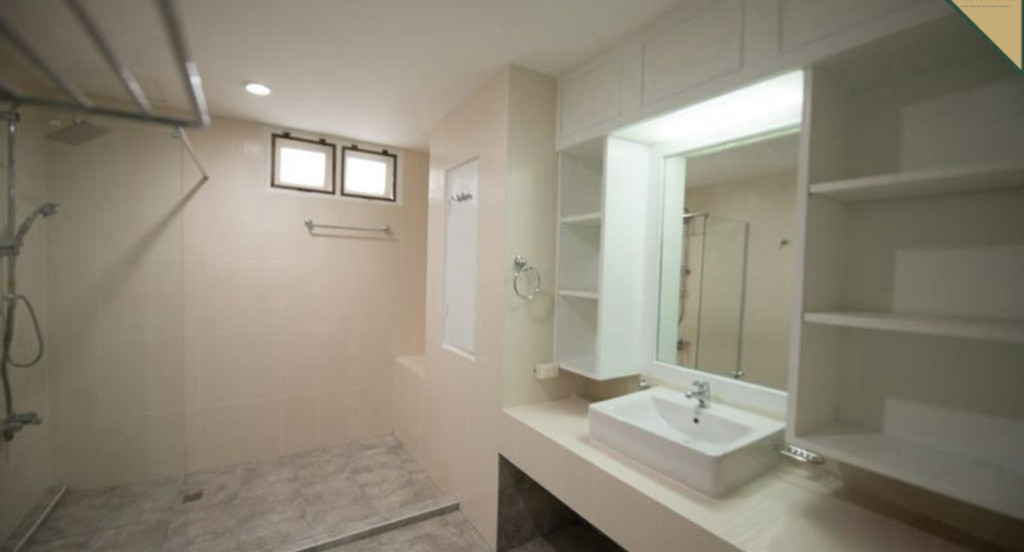 À louer 3 chambres condo à Watthana, Bangkok