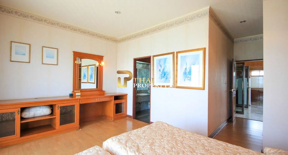 For sale 4 bedrooms condo in Cha Am, Phetchaburi