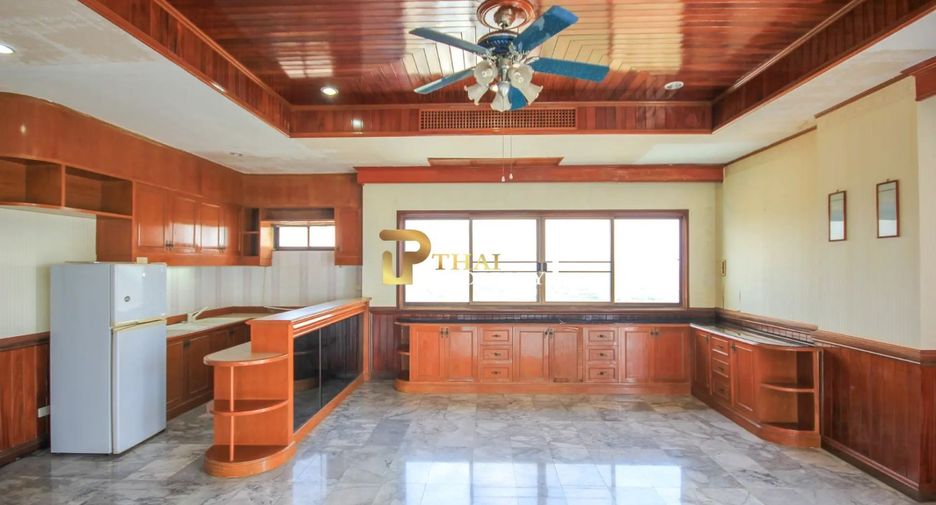 For sale 4 bedrooms condo in Cha Am, Phetchaburi