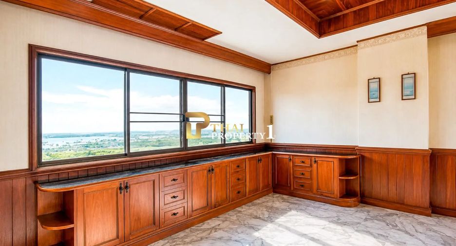 For sale 4 bedrooms condo in Cha Am, Phetchaburi