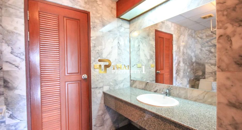 For sale 4 bedrooms condo in Cha Am, Phetchaburi