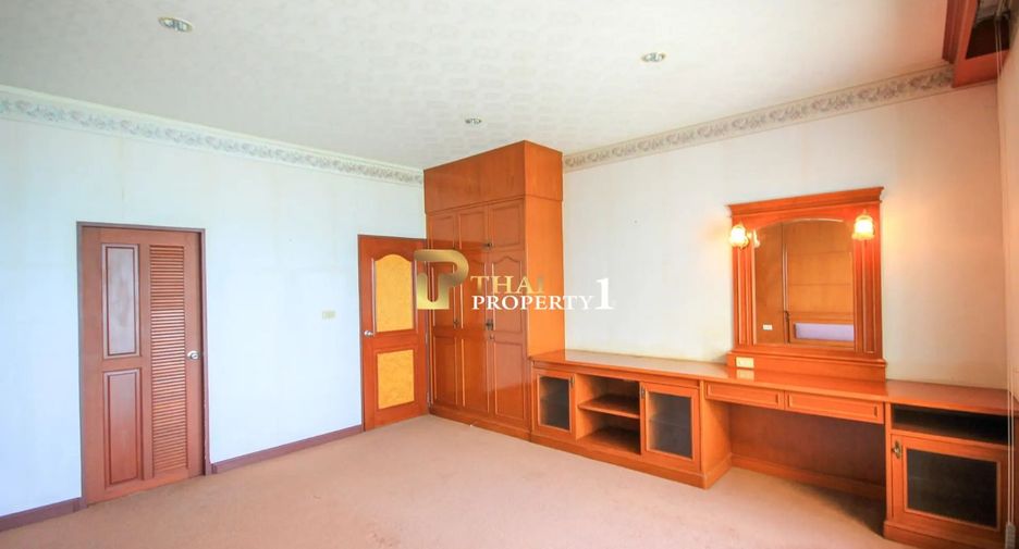 For sale 4 bedrooms condo in Cha Am, Phetchaburi