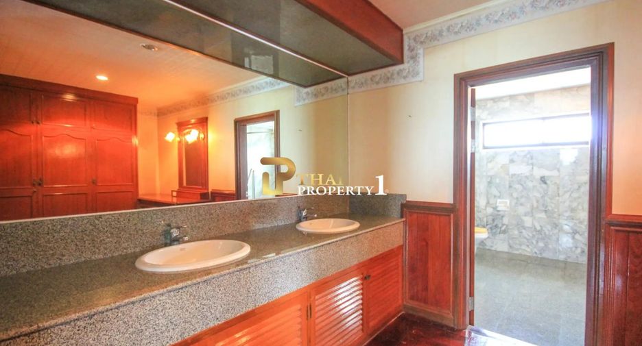 For sale 4 bedrooms condo in Cha Am, Phetchaburi