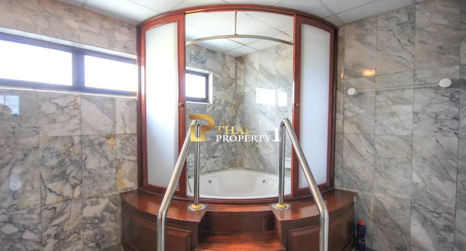 For sale 4 bedrooms condo in Cha Am, Phetchaburi