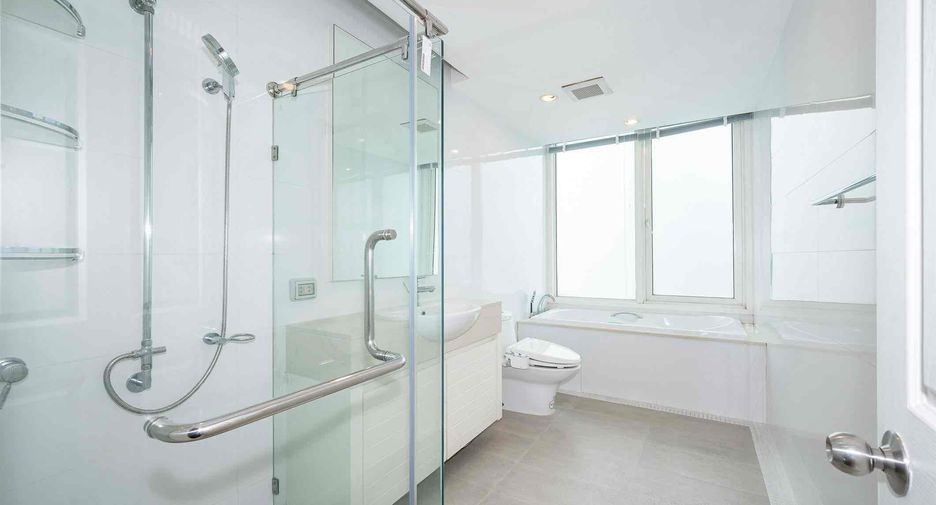 Condo en venta de 3 habitaciones 