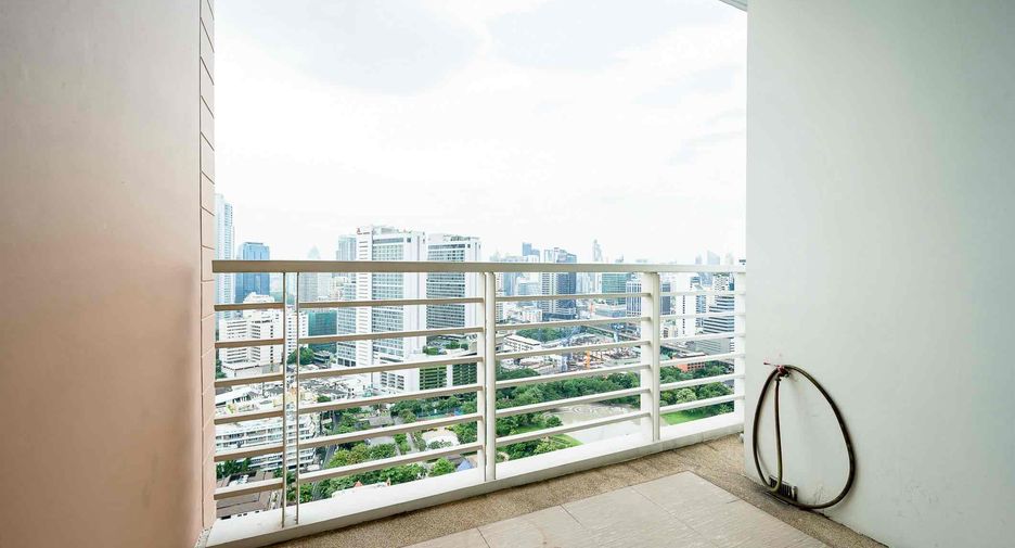 Condo en venta de 3 habitaciones 