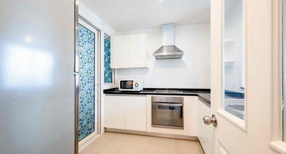 Condo en venta de 3 habitaciones 