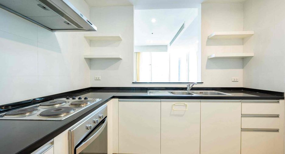 Condo en venta de 3 habitaciones 