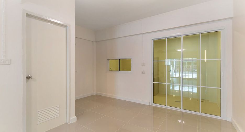 For sale 3 bedrooms townhouse in Mueang Nonthaburi, Nonthaburi