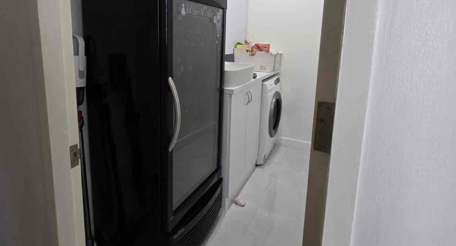 Condo en venta de 3 habitaciones 