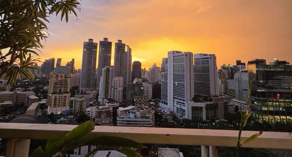 Condo en venta de 3 habitaciones 