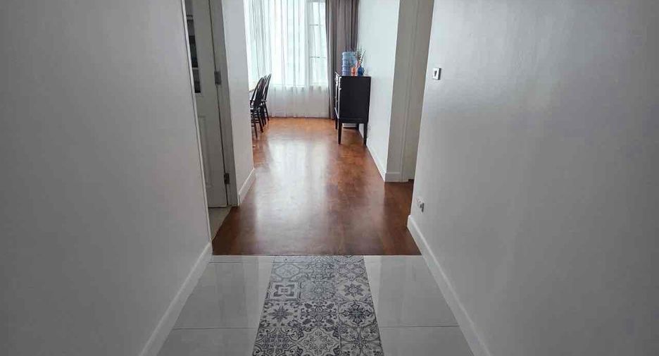 Condo en venta de 3 habitaciones 