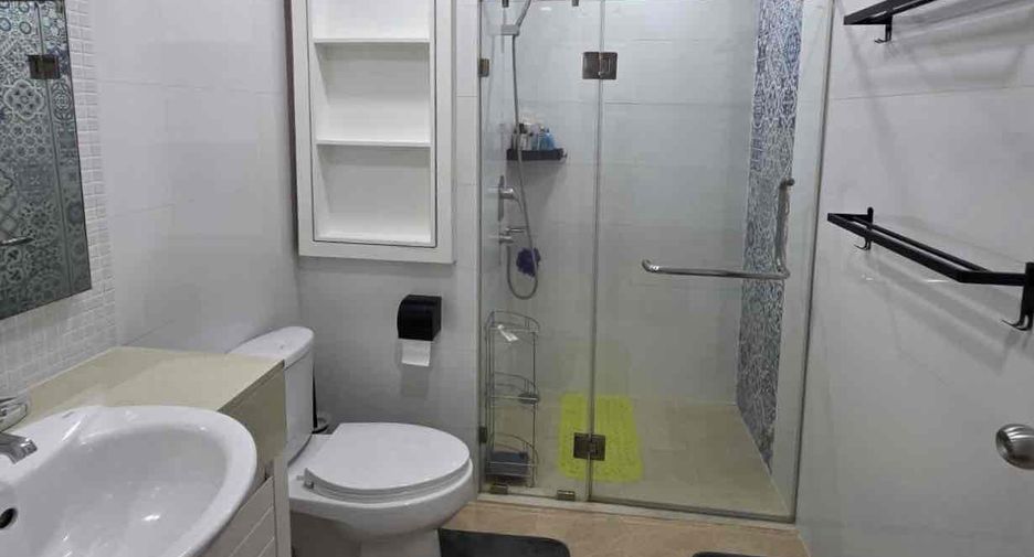 Condo en venta de 3 habitaciones 