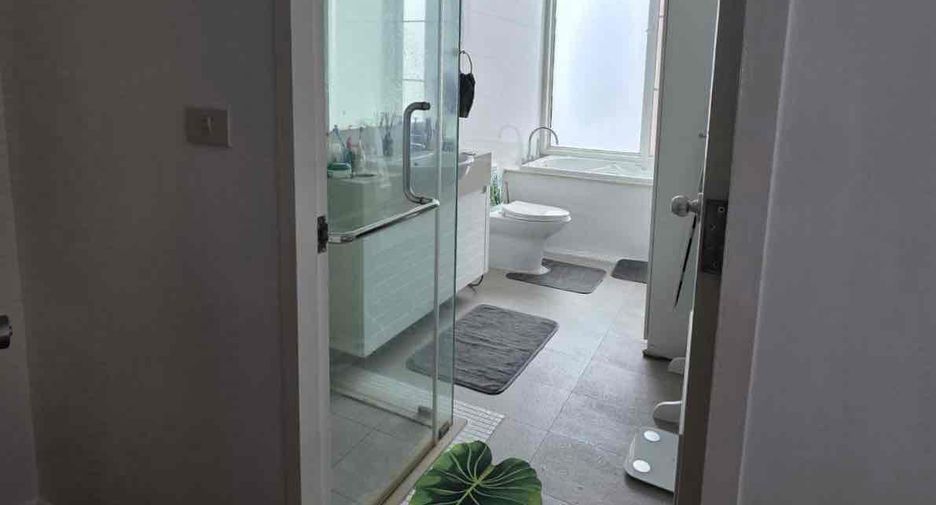 Condo en venta de 3 habitaciones 