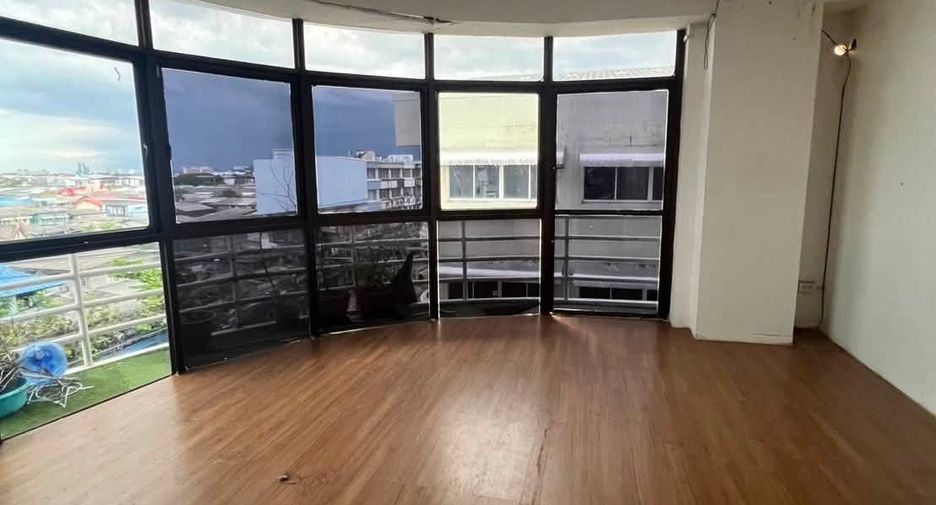 For rent retail Space in Suan Luang, Bangkok